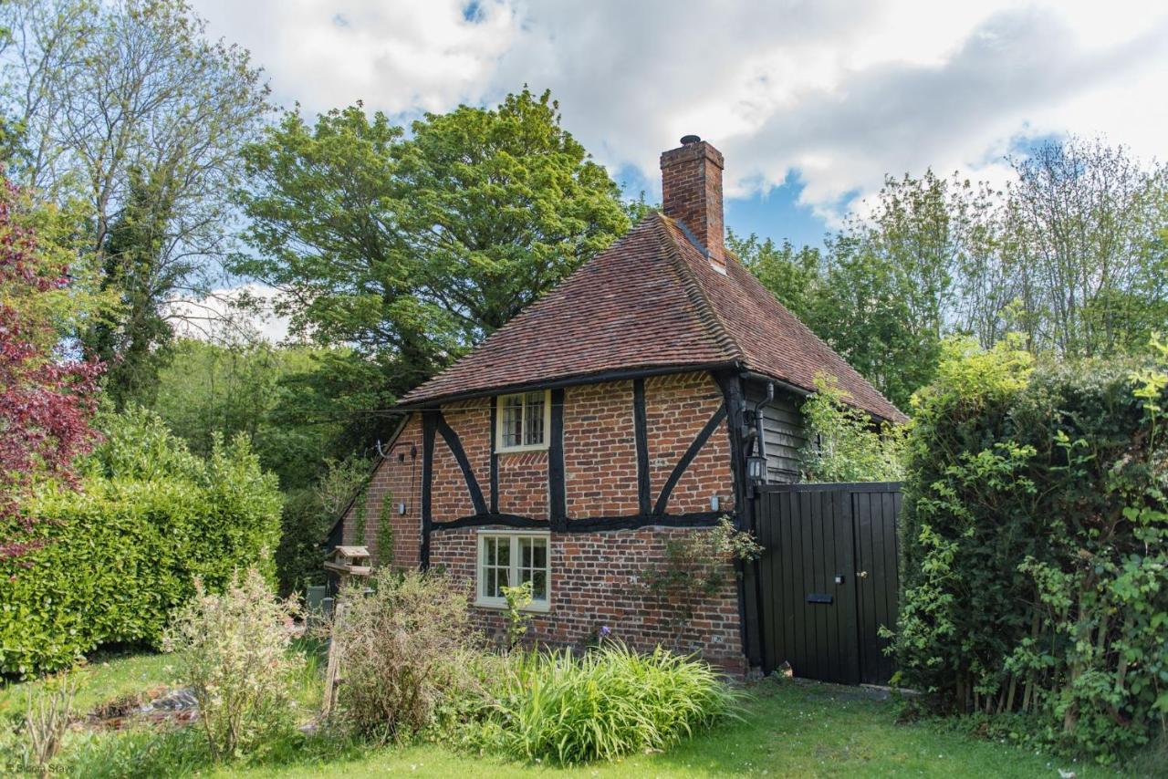 Walnut Tree Cottage By Bloom Stays 法弗舍姆 外观 照片